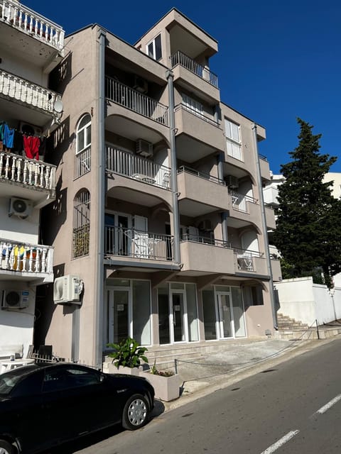 Guest House Mrvaljević Bed and Breakfast in Budva