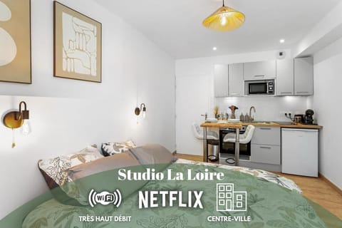 Bed, Living room, kitchen