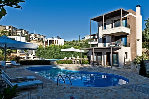 Patio, Day, Pool view, Swimming pool, sunbed