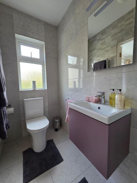 Toilet, Bathroom, towels