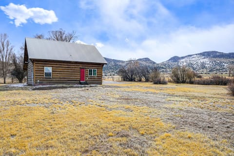 Hike, Hunt and Unwind Mtn-View Cabin in Del Norte! Cabin in Colorado