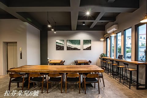 Restaurant/places to eat, Living room, Banquet/Function facilities, Seating area