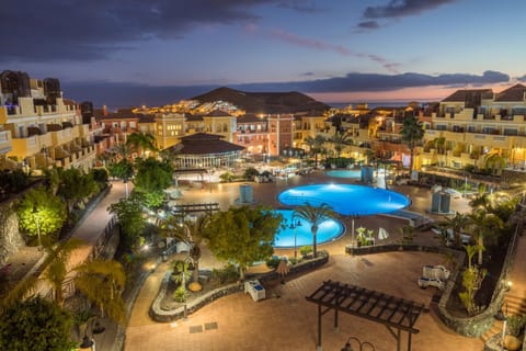 Property building, Restaurant/places to eat, Swimming pool