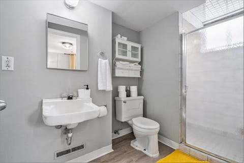 Modern 4-Bedroom Retreat House in Omaha