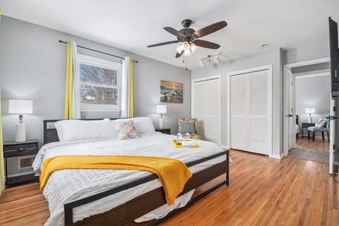 Modern 4-Bedroom Retreat House in Omaha