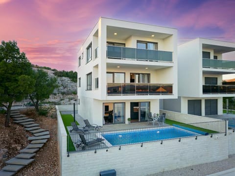 Property building, Facade/entrance, Off site