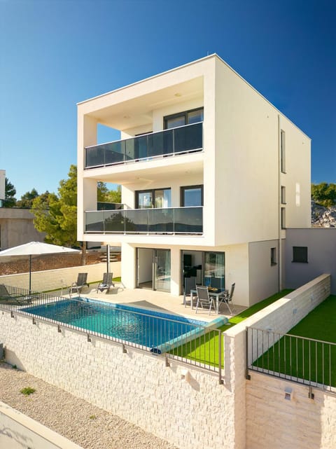 Property building, Facade/entrance, Off site