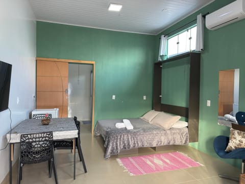 Bed, TV and multimedia, Photo of the whole room, Bedroom, air conditioner