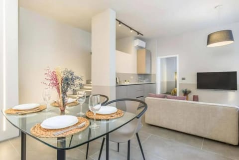 TV and multimedia, Kitchen or kitchenette, Living room, Dining area