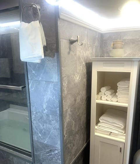 Shower, Bathroom, towels