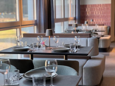 Restaurant/places to eat, Food