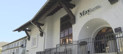 Property building, Facade/entrance, Day