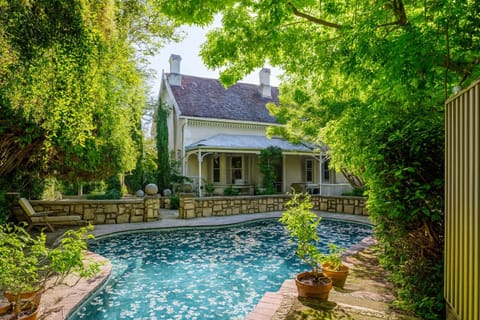 Property building, Garden, Swimming pool