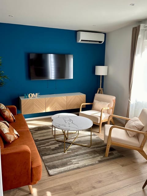 Living room, air conditioner