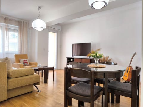 TV and multimedia, Living room, Dining area