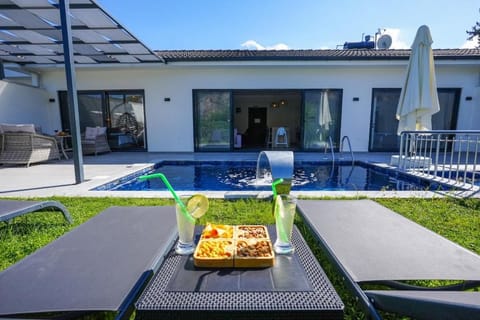 Patio, Day, Garden, Balcony/Terrace, Seating area, Garden view, Pool view, Swimming pool, sunbed