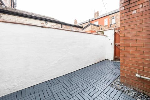 Spacious & cozy Home in Salford House in Salford