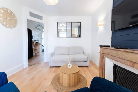 Communal lounge/ TV room, Living room