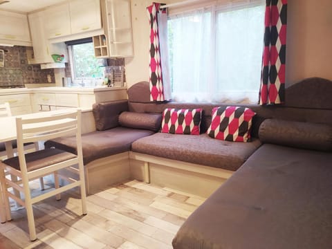 Mobile-Home tout Confort à 25min de St Etienne et Annonay House in Auvergne-Rhône-Alpes