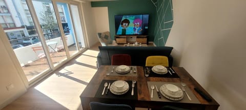 TV and multimedia, Balcony/Terrace, Living room, Seating area, Dining area