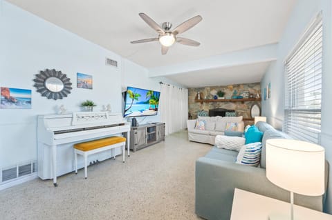 Now Booking for Summer! Mermaid Bay! Canal Front, Pool, Dock & More! House in Cortez