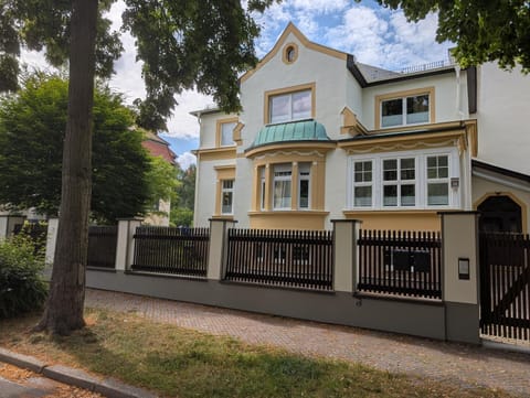 Property building, Balcony/Terrace