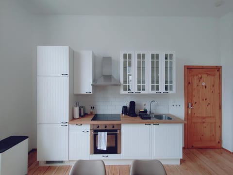 Kitchen or kitchenette, oven, stove