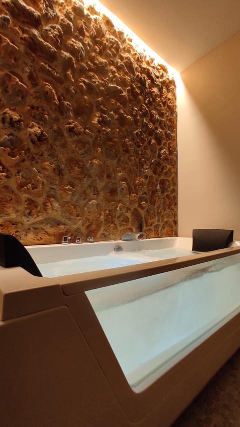 Hot Tub, Hot Tub