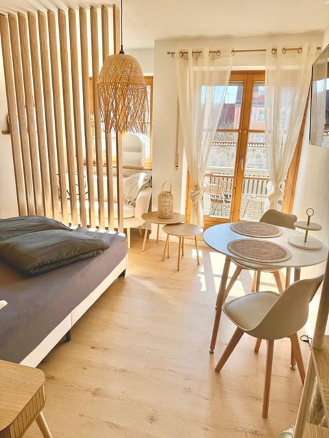 Living room, Photo of the whole room, Seating area, Dining area