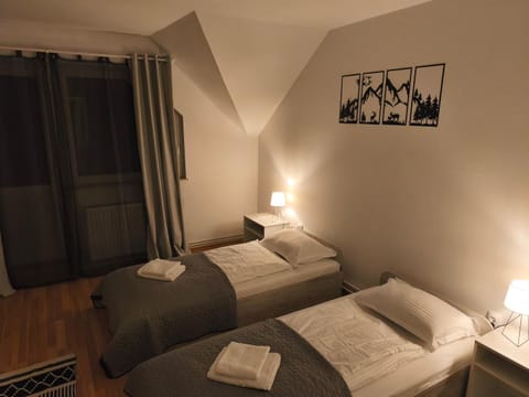 Bedroom, towels