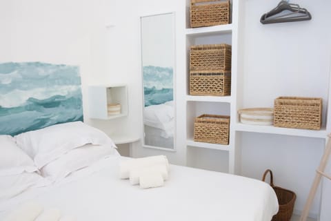 Bedroom, towels
