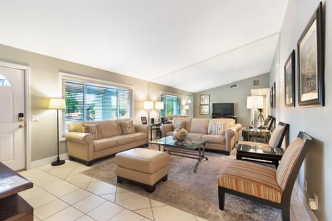 Vintage Paseo Getaway House in Indian Wells