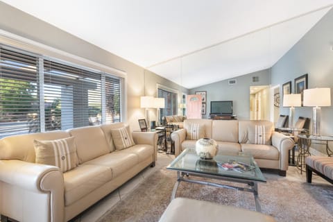 Vintage Paseo Getaway House in Indian Wells