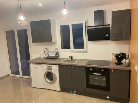 Appartement T3 dans une villa au calme Apartment in 06340 La Trinité, France