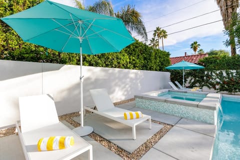 The Retreat on Mesquite - 5BR Perfect Group Getaway House in Palm Springs