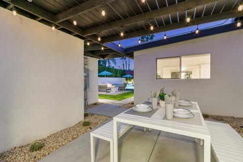 The Retreat on Mesquite - 5BR Perfect Group Getaway House in Palm Springs