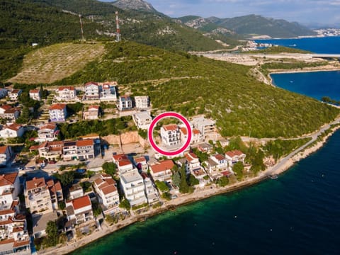 Neighbourhood, Beach