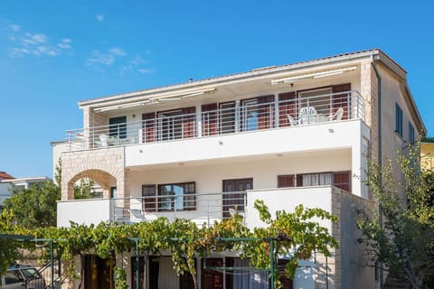 Facade/entrance, Balcony/Terrace