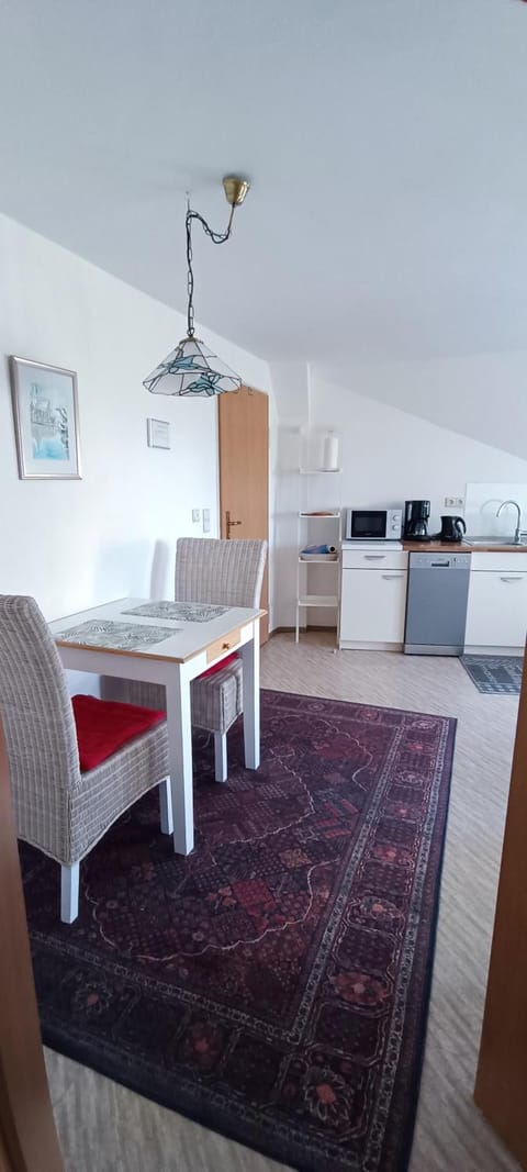 Kitchen or kitchenette, Dining area, pet friendly