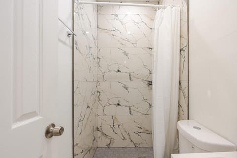 Miami North Beach Apartment in Golden Glades