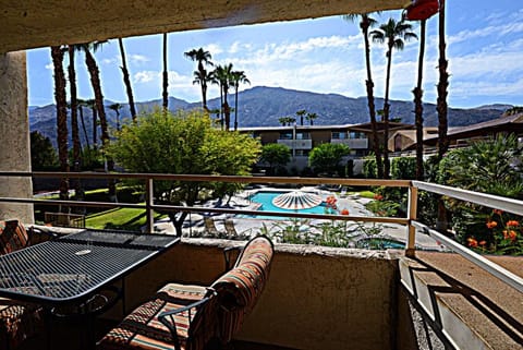 Balcony/Terrace, Mountain view, Pool view