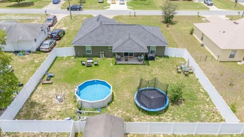 COZY home with fenced patio House in Florida