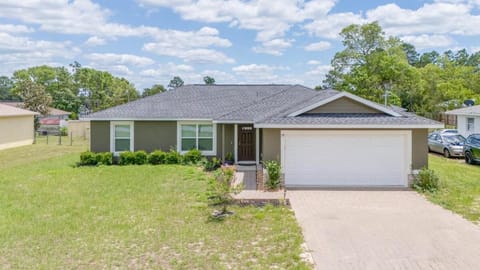COZY home with fenced patio House in Florida