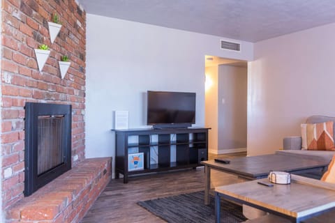 Tempe Ranch House with Fireplace Big Yard Near ASU House in Tempe