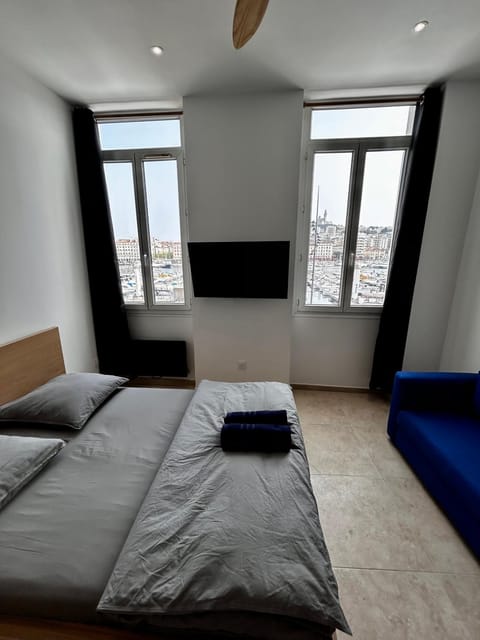 Appartement vue imprenable Vieux-Port et Notre Dame Hostel in Marseille