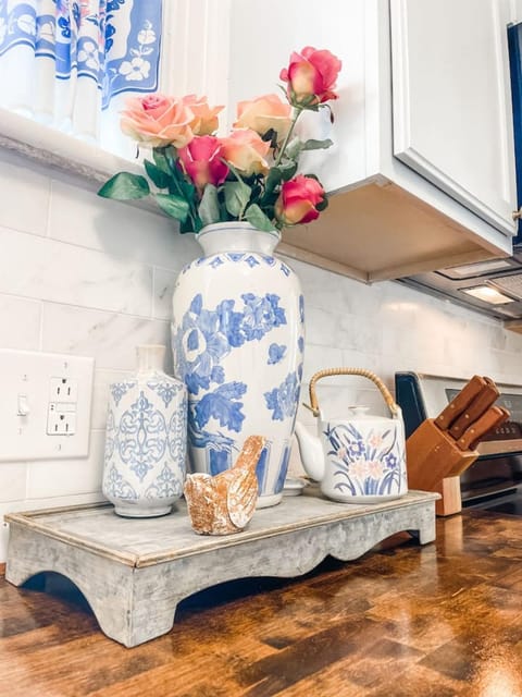 Cozy 2BR Apt w KING in historic dist. 1mi to sq. Country House in Columbia