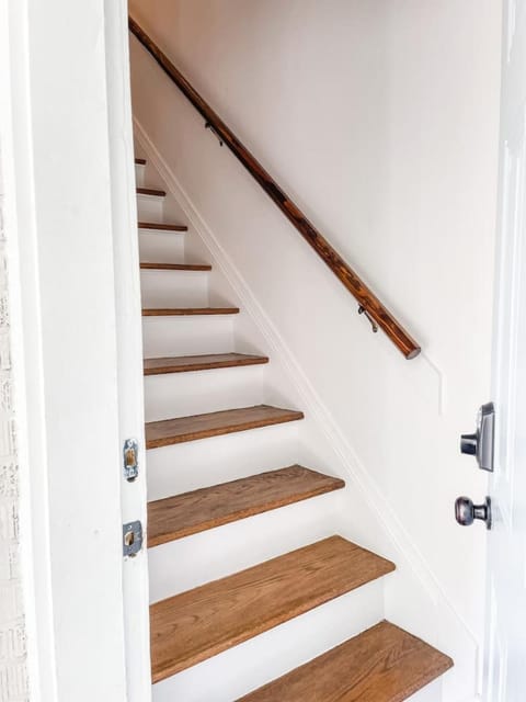 Adorable 1BR Apt. w KING bed 1 m. to square Apartment in Columbia