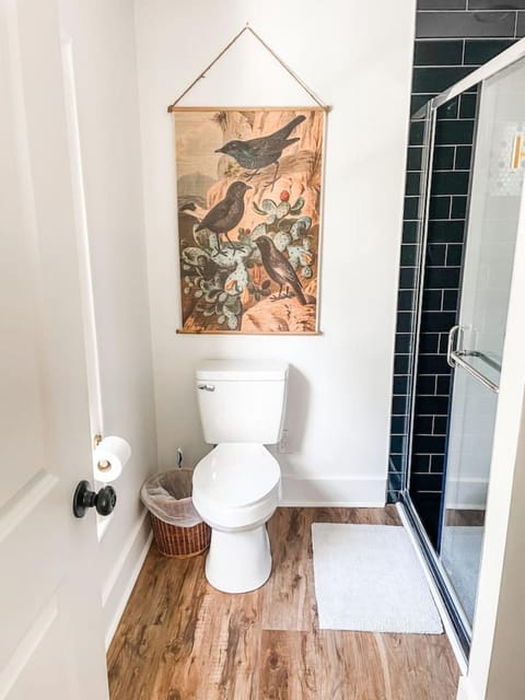 New Studio Apt w KING Bed 1mi to Columbias Sq Apartment in Columbia