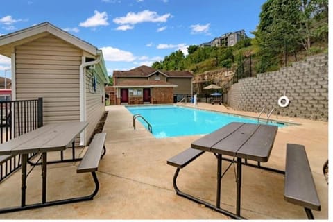 Swimming pool, Swimming pool