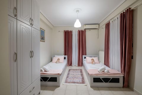 Bed, Photo of the whole room, Bedroom, towels, air conditioner